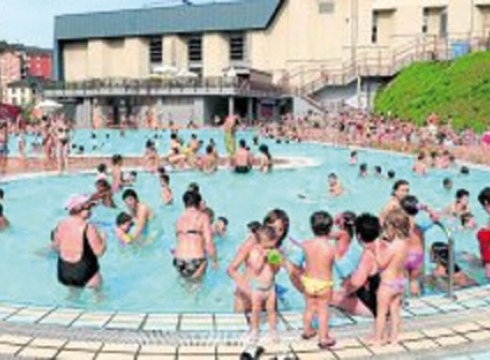 Inoiz baino erabiltzaile gehiago kanpoko igerilekuetan