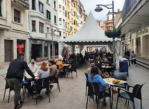 Intzidentzia metatuak gora eta ZIUetako egoerak okerrera egin dute EAEn