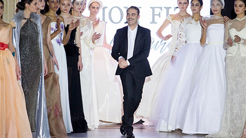 Ion Fiz, moda diseinatzailea: “Tradizioa eta etorkizuna uztartzen ditut nire sorkuntzetan”