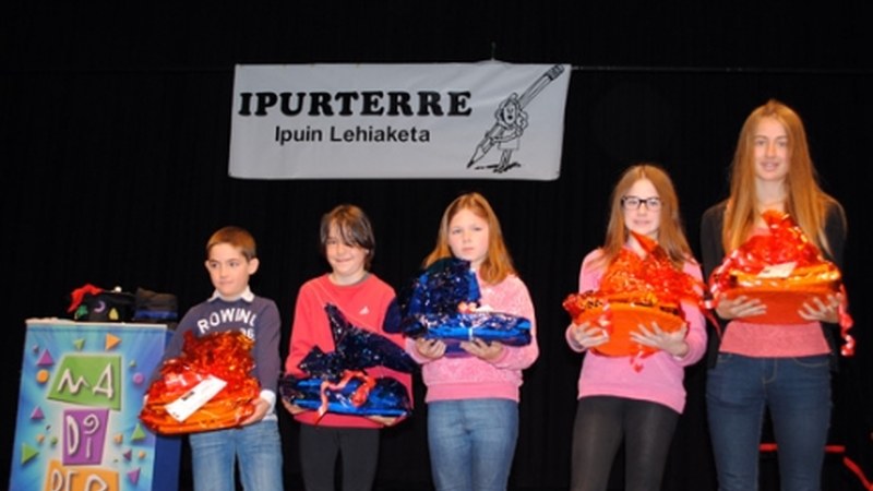Ipurterre ipuin lehiaketako irabazleek saria jaso dute
