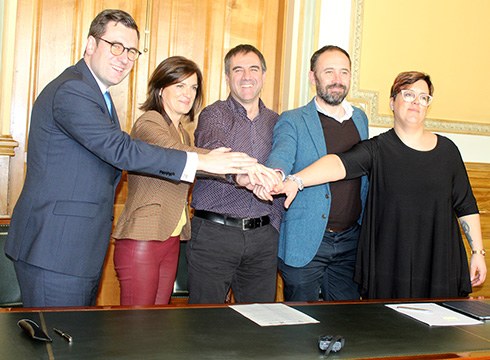 Ipurua foball zelaiaren obren inguruko hitzarmena sinatu dute