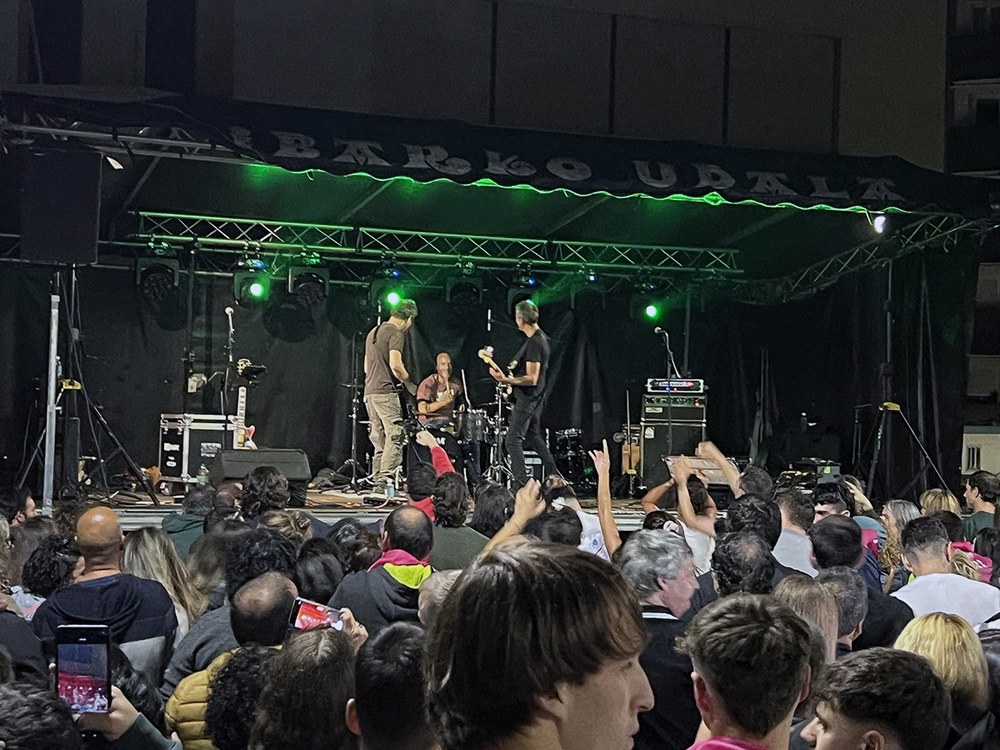 Ipuruako jaietako rifen zozketa egin dute