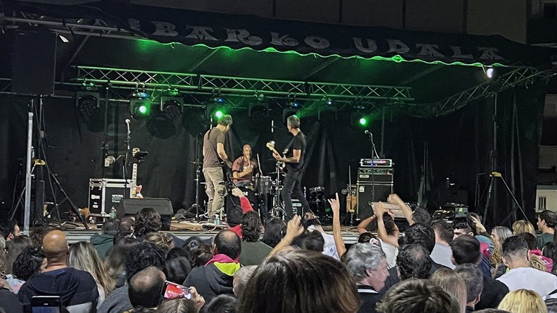 Ipuruako jaietako rifen zozketa egin dute