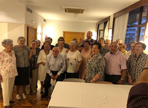 Ipuruako jubilatuen egoitzakoek 37. urteurrena ospatu dute