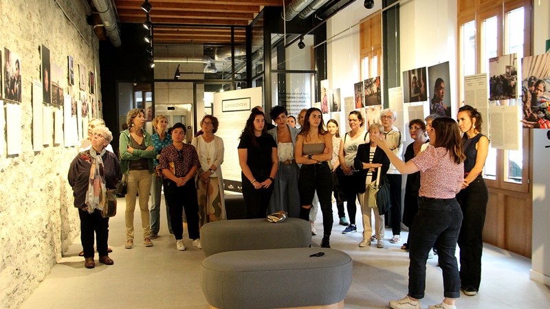 Irantzu Pastor eta Igone Mariezkurrenaren “Lumineszenteak” erakusketa zabaldu dute Andretxean