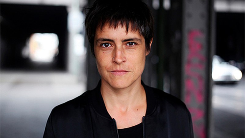 Irati Elorrieta, idazlea: “Errealitatetik abiatzen naiz eta hortik aurrera egoerak sortzen ditut”