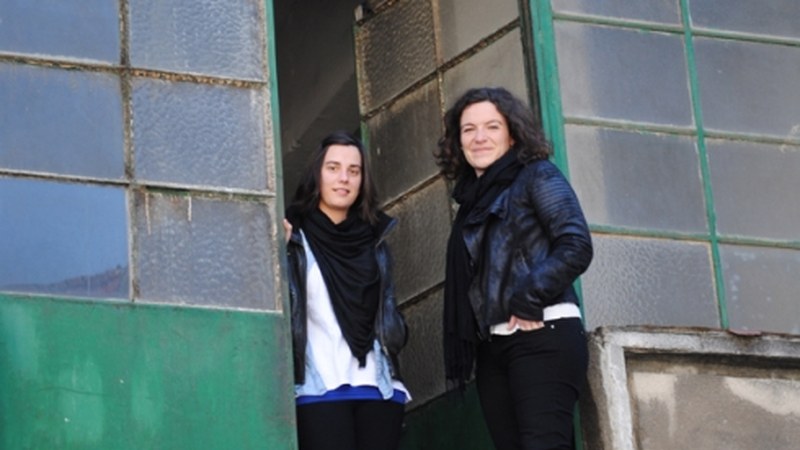 Irati Narbaiza eta Nagore Fernandez, arkitektuak: "Teorixatik praktikara saltua emon nahi izan dogu"