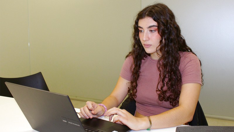 Irati Zarraua: “Euskalduna izanik, ez nuen inolako zalantzarik izan gidabaimena euskaraz ateratzeko”