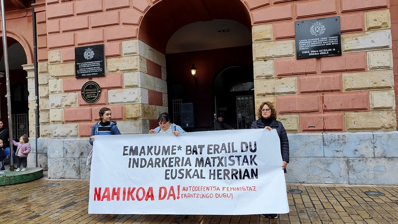 Iruñean gertatu den hilketa matxista salatzeko elkarretaratzea egin da