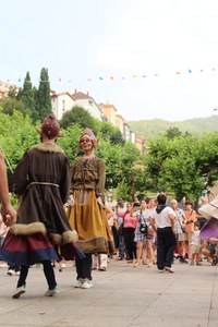 Iruñeko erraldoiek eta antzerkiak girotu zuten arratsaldea