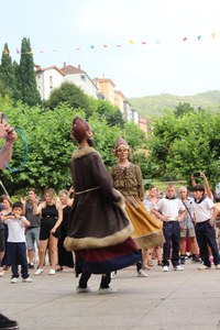 Iruñeko erraldoiek eta antzerkiak girotu zuten arratsaldea