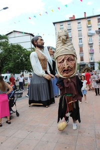 Iruñeko erraldoiek eta antzerkiak girotu zuten arratsaldea