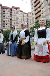 Iruñeko erraldoiek eta antzerkiak girotu zuten arratsaldea