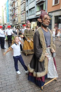 Iruñeko erraldoiek eta antzerkiak girotu zuten arratsaldea