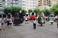 Iruñeko erraldoiek eta antzerkiak girotu zuten arratsaldea