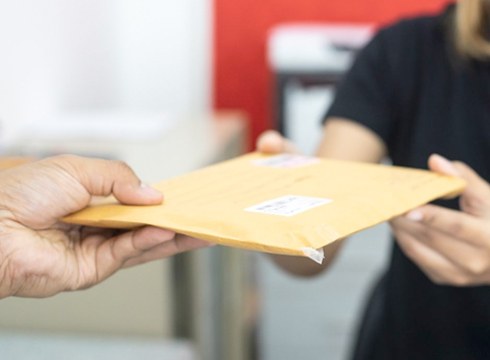 Iruzur egin dute herriko zenbait establezimendutan