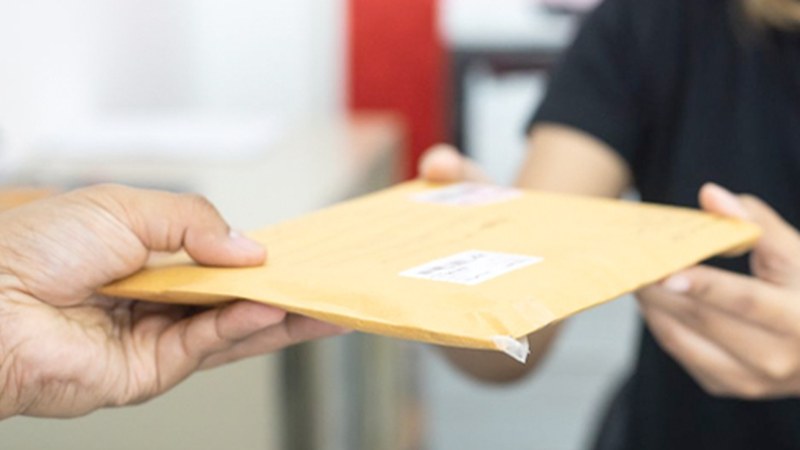 Iruzur egin dute herriko zenbait establezimendutan