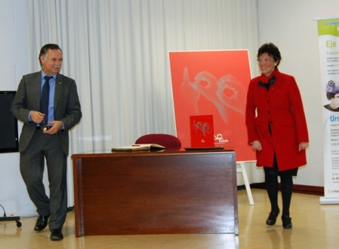 Isabel Celaa Armeria Eskolan izan da gaur