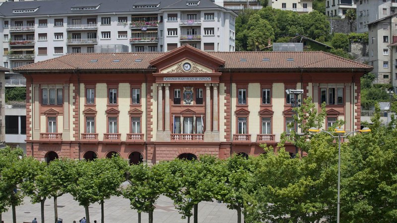 Isabel Fdez. Pejenaute: “Eibarko Udalean ez dago dirurik”