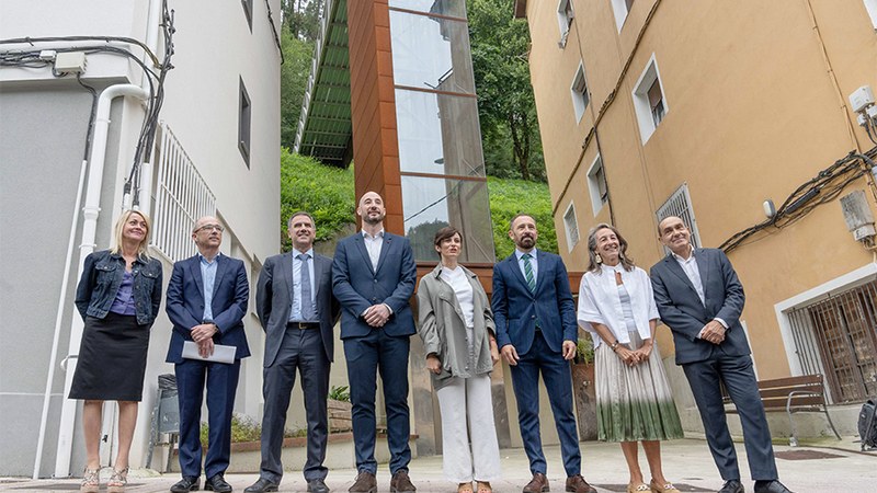 Isabel Rodriguez Etxebizitza eta Hiri Agendako ministroa Eibarren egon da, Txonta auzoaren hiri-berroneratze integralerako proiektua ikusten