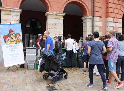Isekin elkarteak jardunaldi solidarioa antolatu du zapaturako