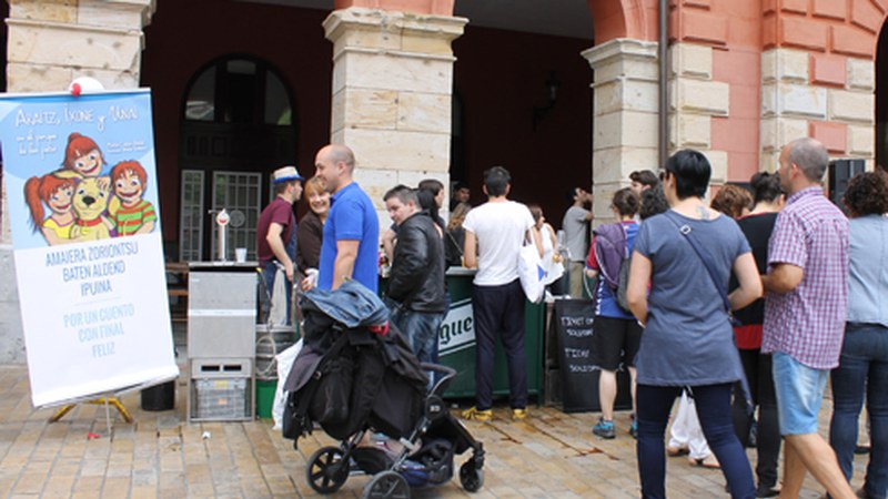 Isekin elkarteak jardunaldi solidarioa antolatu du zapaturako