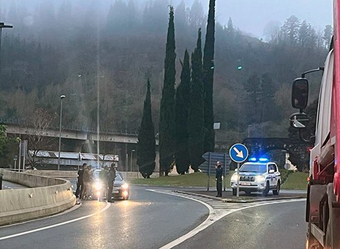 Istripua gertatu da Azitaingo poligonora sartzeko biribilgune inguruan