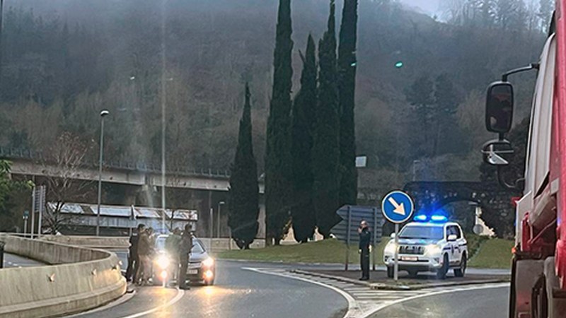 Istripua gertatu da Azitaingo poligonora sartzeko biribilgune inguruan