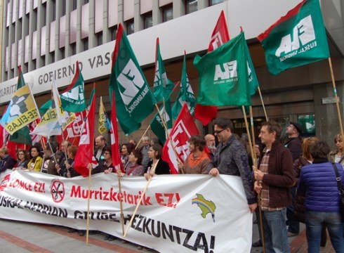 Itunpeko irakaskuntza-hitzarmenaren aldeko elkarretaratzea 18.00etan Untzagan