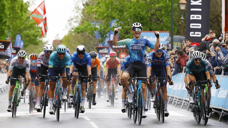 Itzuliaren 3. etapan Ezpeletatik Altsasura egingo du Roglic lider duen tropelak