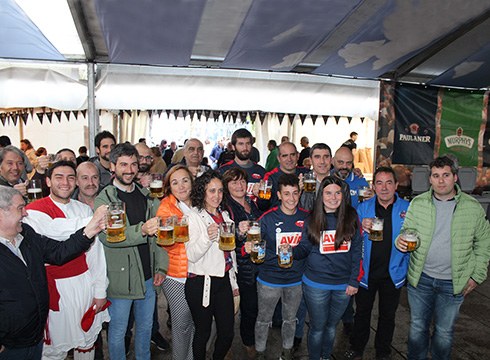 Ixa Rodriguez boxeolaria omendu dute 17. Garagardo Ferixaren inaugurazio ekitaldian