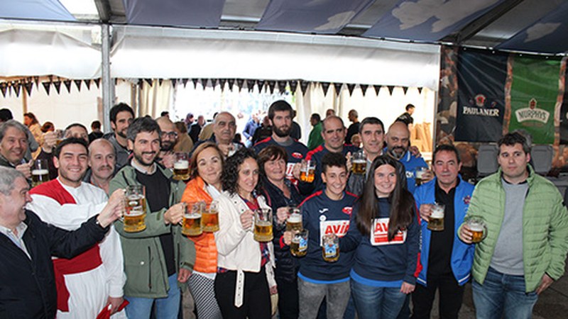 Ixa Rodriguez boxeolaria omendu dute 17. Garagardo Ferixaren inaugurazio ekitaldian