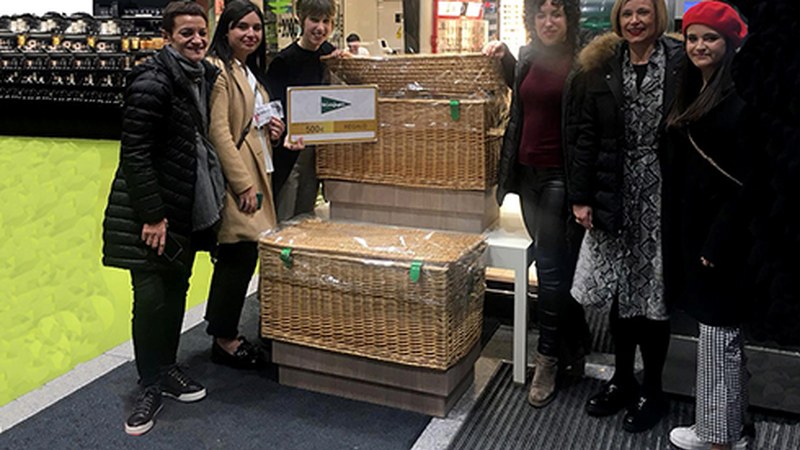 Izarne Laskurainek eraman du ...eta kitto! Euskara Elkartearen Gabonetako otarra