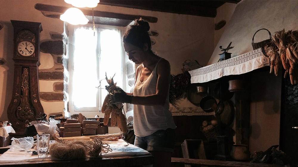 Izaskun Urkijo: “Bizkarsoro pelikulak hizkuntza baten heriotzaz egiten du berba, autopsia bat da"