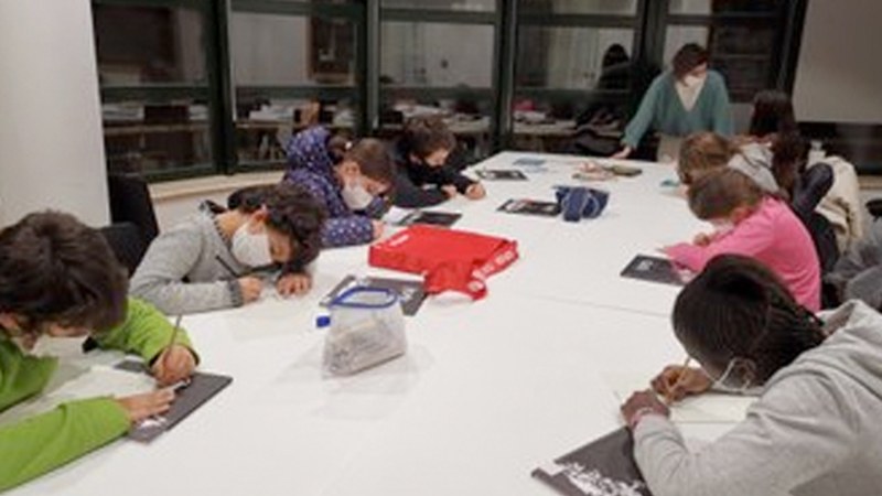 Izen-ematea zabalik ume eta gaztetxoen irakurketa taldeetarako