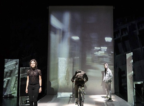 “Izoztutako haizea bezala” euskerazko antzezlana aurkeztuko du Tanttakak barixakuan