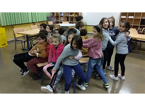 JA Mogel ikastolako ikasleek ‘Asaloj iklua’ izeneko jolasa proposatu digute