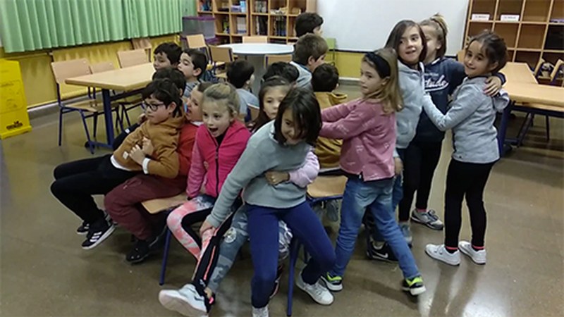 JA Mogel ikastolako ikasleek ‘Asaloj iklua’ izeneko jolasa proposatu digute