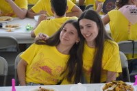 Jai giro ederrean egin dute herri bazkaria Mogel Isasin