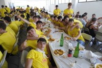Jai giro ederrean egin dute herri bazkaria Mogel Isasin