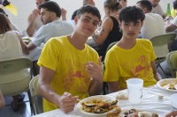 Jai giro ederrean egin dute herri bazkaria Mogel Isasin