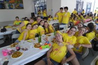 Jai giro ederrean egin dute herri bazkaria Mogel Isasin
