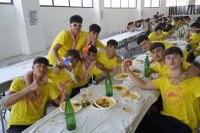Jai giro ederrean egin dute herri bazkaria Mogel Isasin