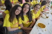 Jai giro ederrean egin dute herri bazkaria Mogel Isasin