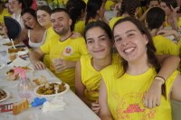 Jai giro ederrean egin dute herri bazkaria Mogel Isasin