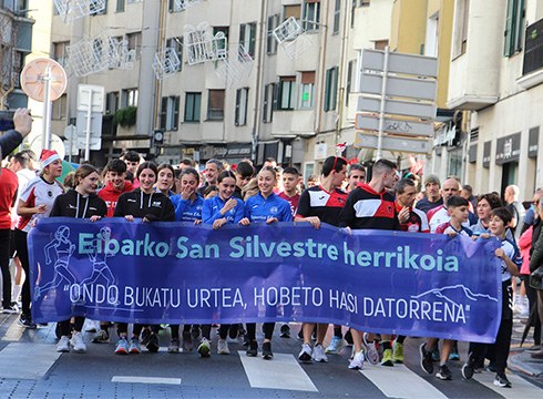 Jai giroan ospatu da San Silvestre herri-lasterketa jendetsua