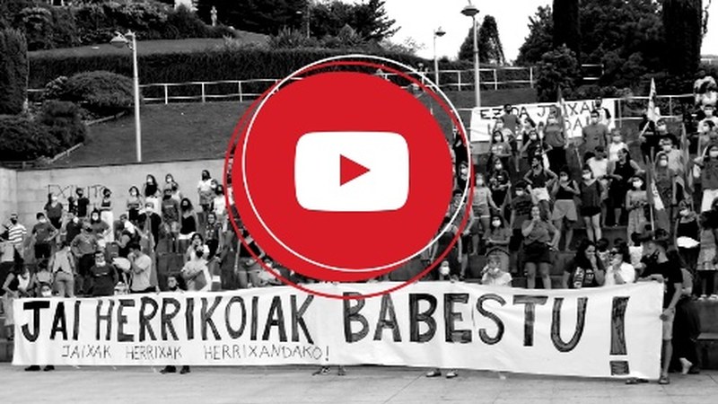 Jai herrikoien aldeko agerraldia egin zuten gazteek atzo arratsaldean