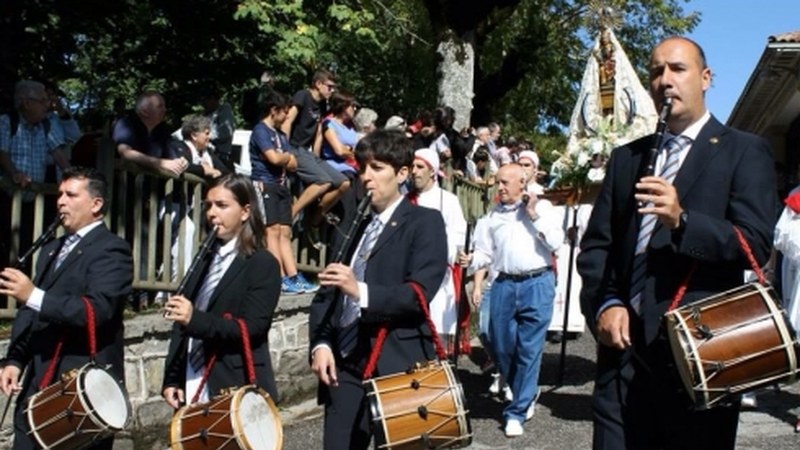 Jaia Arratera bueltan Kofradia eta Baserritar Jubilatuen egunean