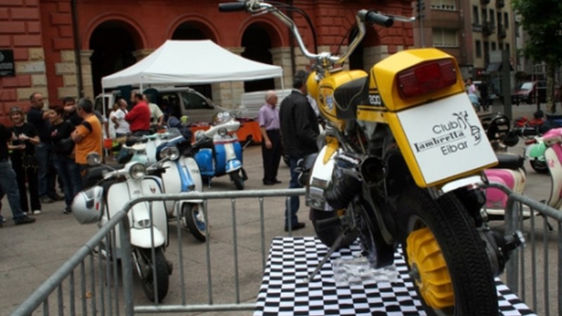 Jaiek eta Lambretta motorrek beteko dute asteburua