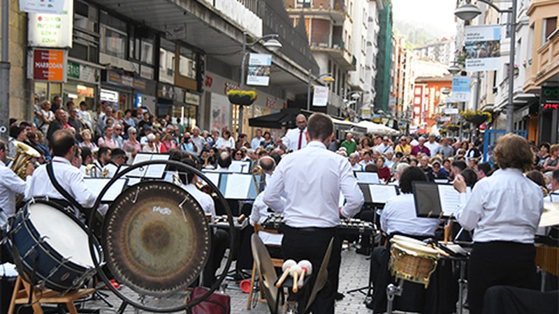 Jaietarako doinuak Eibarko Musika Bandaren eskutik San Juan egunean